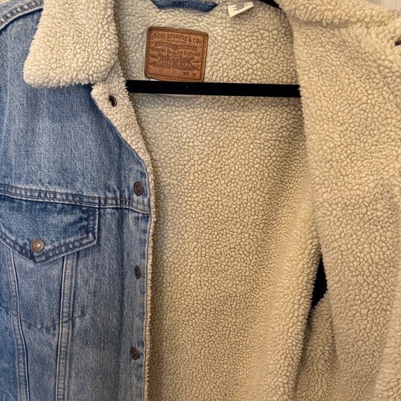 Levi's Men's Light Blue Denim Jacket with Sherpa Lining - Picture 5 of 5